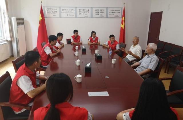 聆聽紅色經(jīng)典，感悟璀璨人生